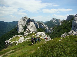 Auf dem Bild sehen Sie Wanderpfade im Velebit Gebirge bei Paklenica in Kroatien
