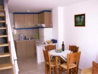 Einbaukueche mit Essecke