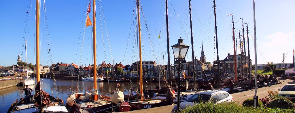 Friesische segelboote im Hafen Lemmer