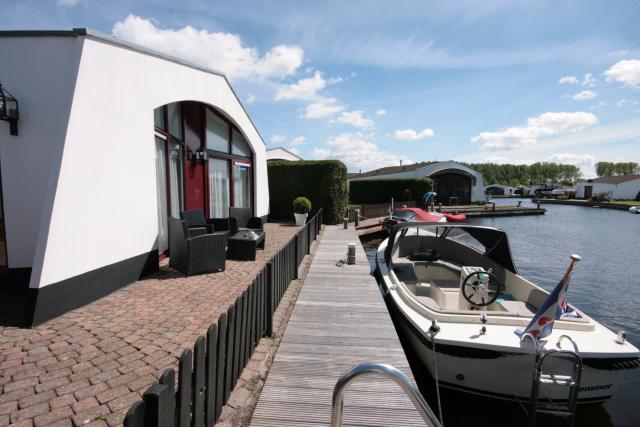 Chata, chalupa Bungalow am Wasser mit Bootssteg, Lemmer am IJsselmeer, Friesland Lemmer Nizozemsko