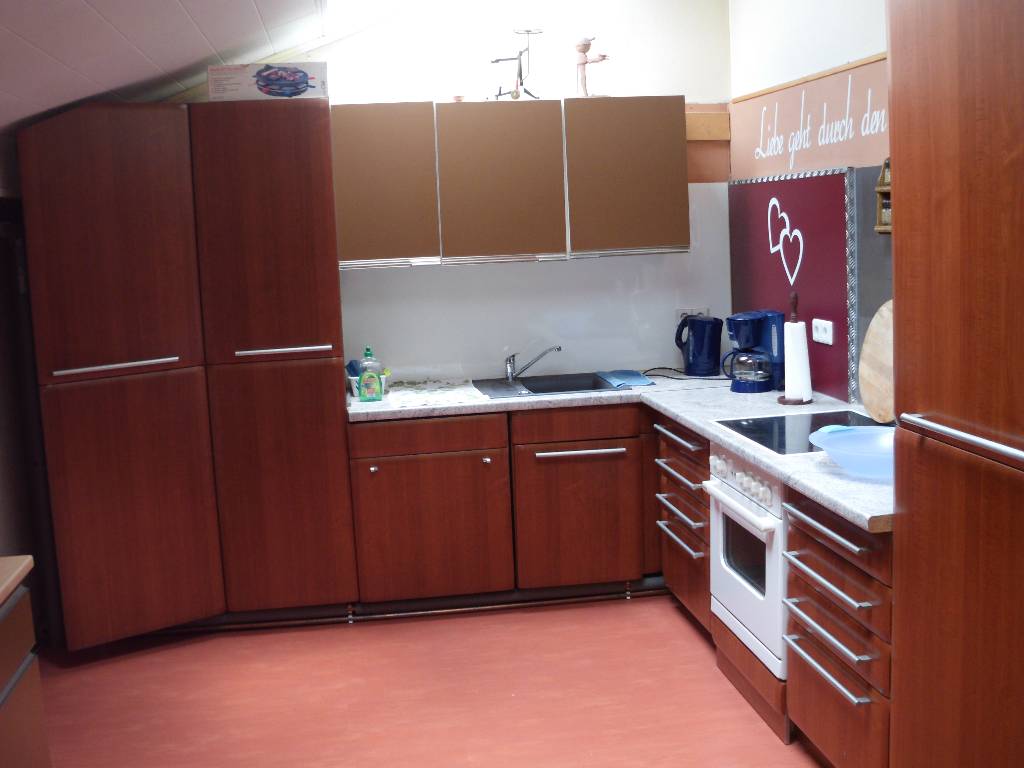 Küche mit Geschirrspüler