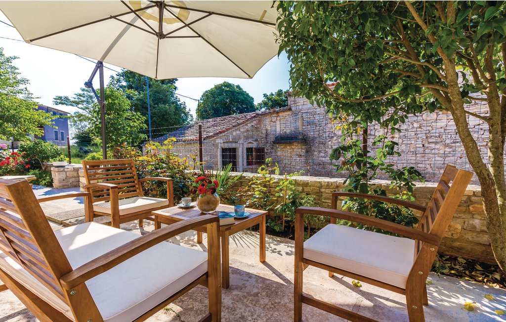 Auf der vorderen Terrasse können Sie Kaffee, Eis, kalte Getränke oder Kuchen genießen