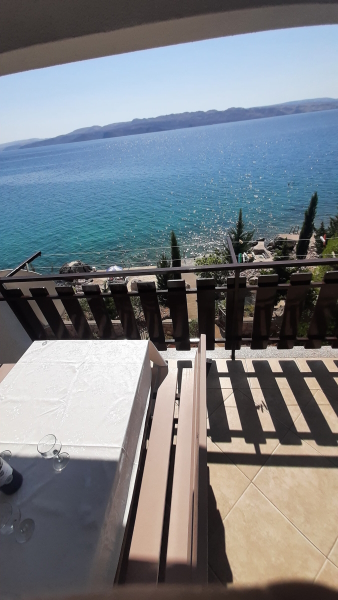 Terrasse mit Meerblick.