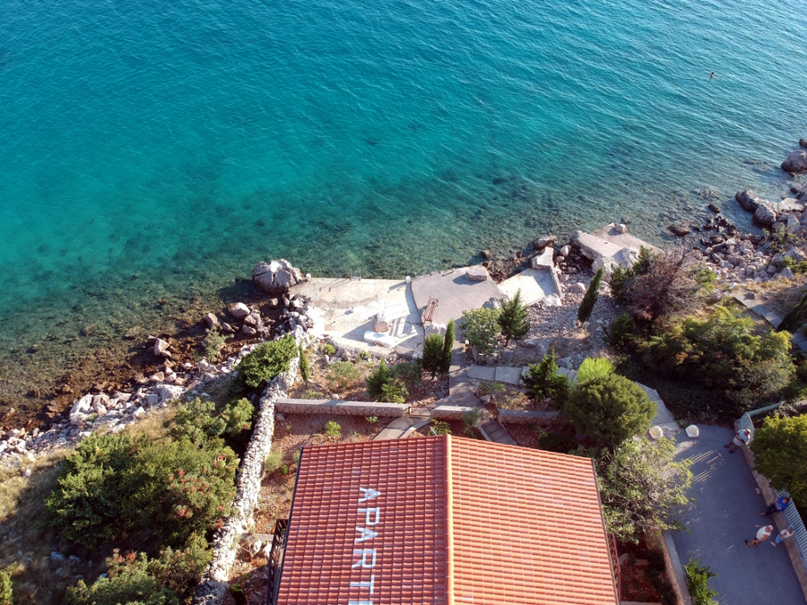 Blick auf den privaten Strand vom Haus aus.