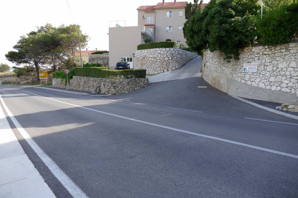 Straße - Zugang zu der Einrichtung