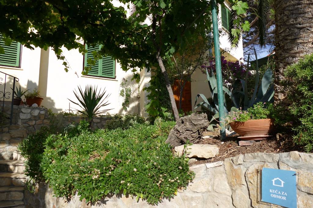 Blick auf das Haus von der Straße