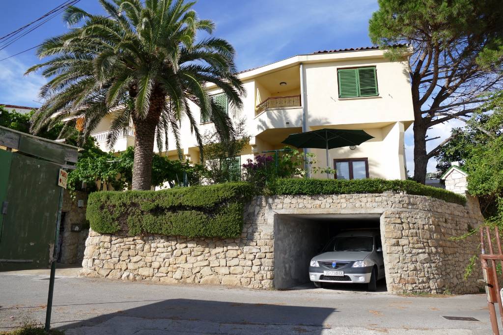 Blick auf das Haus von der Straße