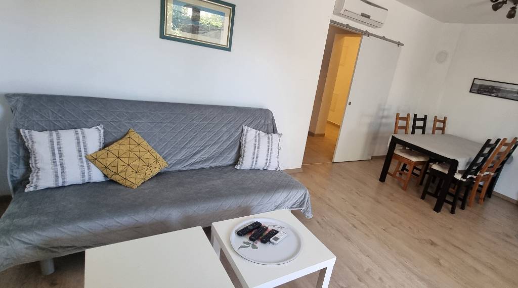Lounge & dining area