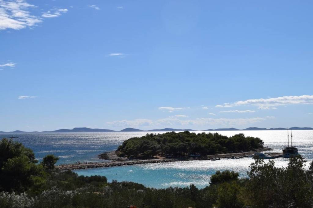 Podvrske cove and Skojic