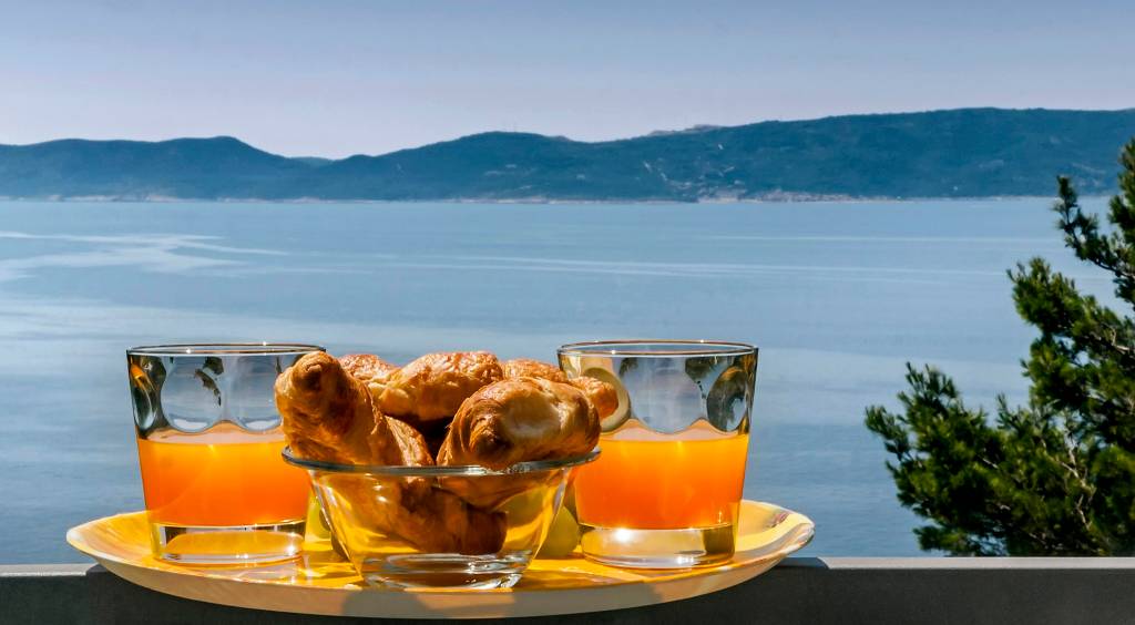 Blick auf die Insel Brač und Hvar