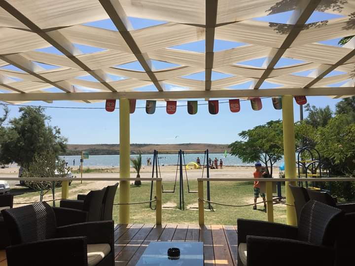 Einladend ist auch die Beach Bar mit Snacks und Getränken.