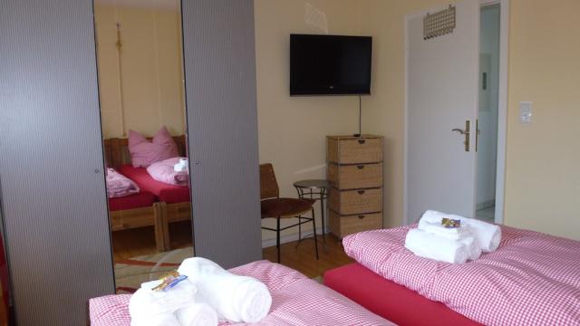 Doppelschlafzimmer mit TV