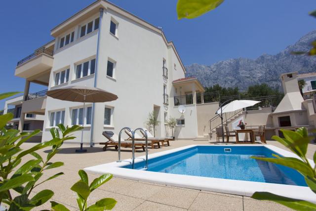 Ferienhaus Paolo mit Pool und Meerblick, Fitnessraum und Garage in Makarska, Mitteldalmatien Makarska Riviera  
