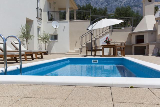 Ferienhaus Paolo mit Pool und Meerblick, Fitnessraum und Garage in Makarska, Mitteldalmatien Makarska Riviera  