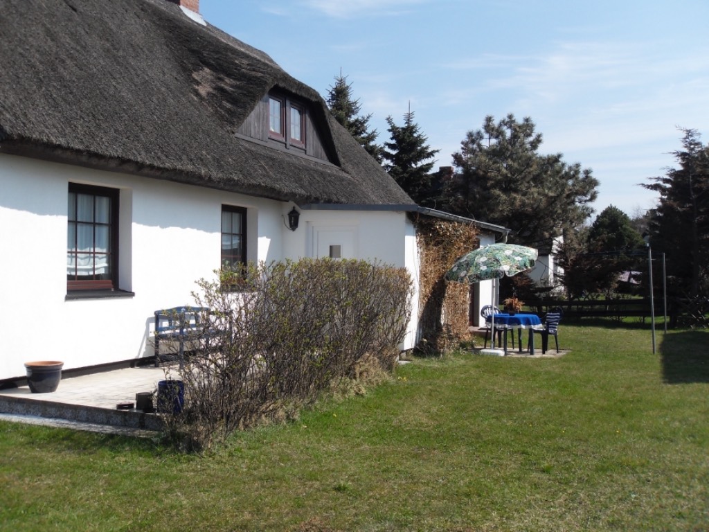Außen mit 
Gartenmöbel