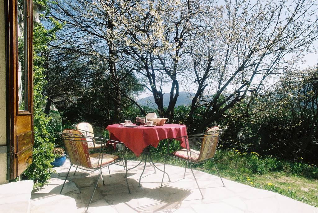 IOhre Terrasse vor dem Studio