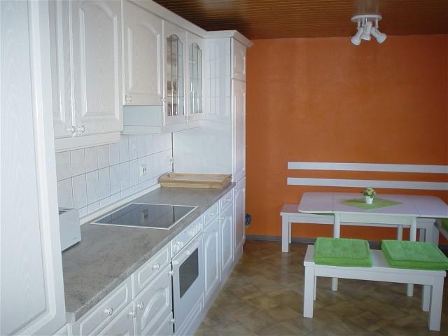 Küche mit Sitzgelegenheit