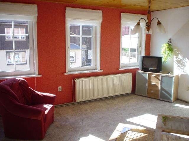 Wohnzimmer mit Flach-TV