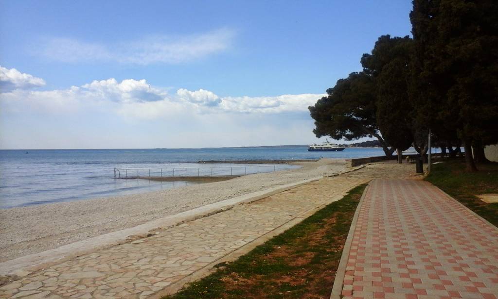 Der Strand gegenüner des Nationaparks Brijuni