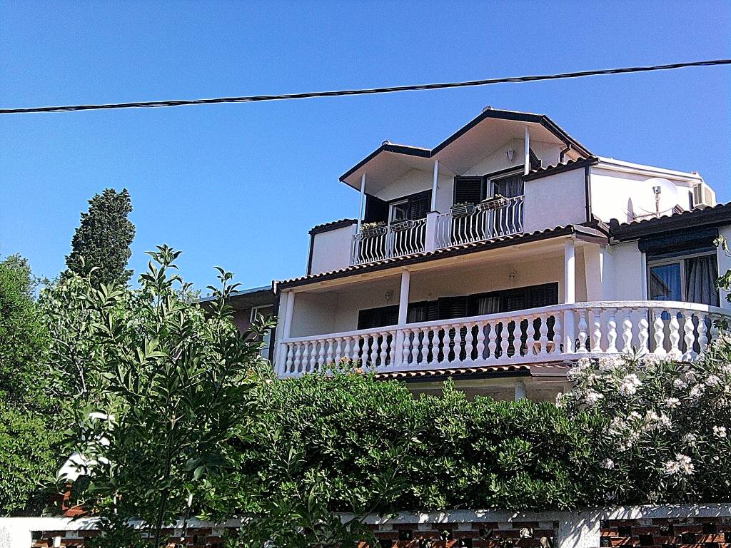 Apartmán Die Ferienwohnung für 4 Personen befindet sich im 2. Stock des Hauses, 100 m vom Meer entfernt., Novi Vinodolski, Kvarner Bucht Festland Novi Vinodolski Chorvatsko