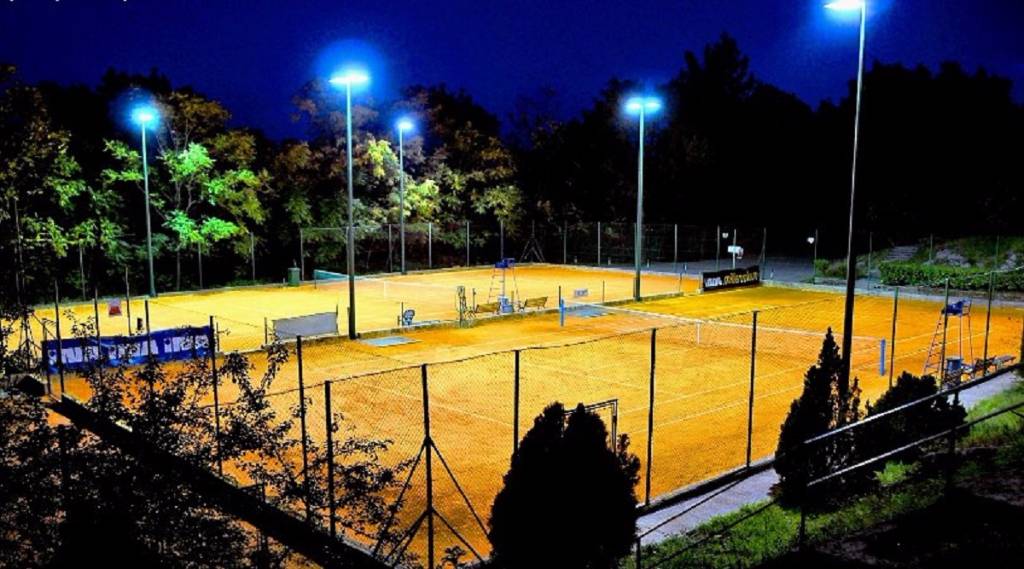 Tennis bei Tag und Nacht