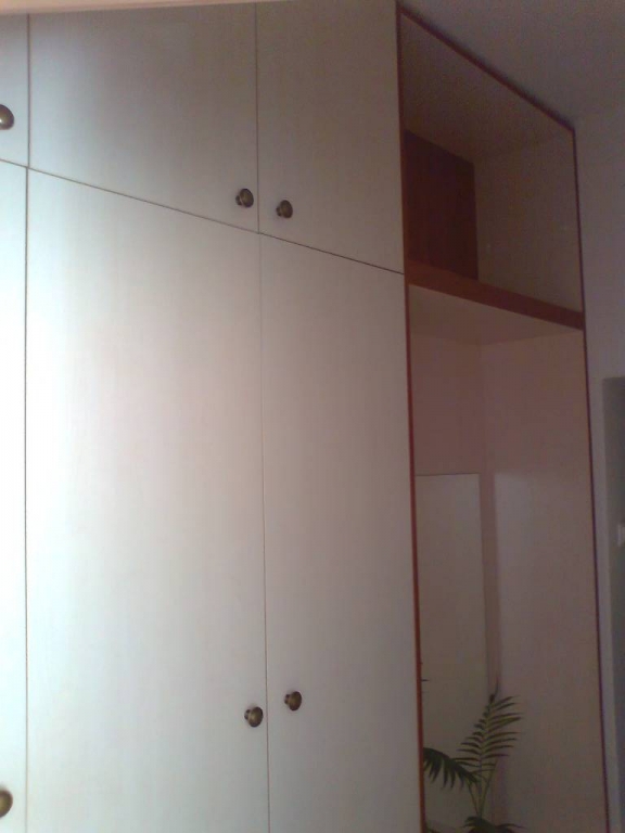Garderobenschrank
