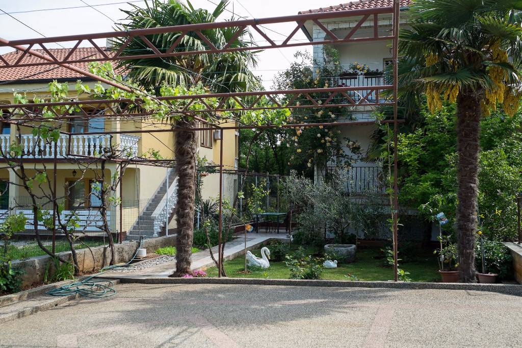 PARKING DO APARTMANA
BESPLATAN