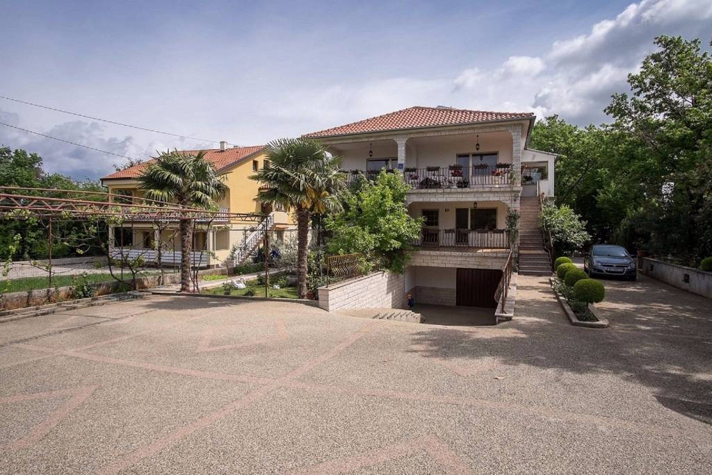 SLIKA KUĆE TJ,.PARKING