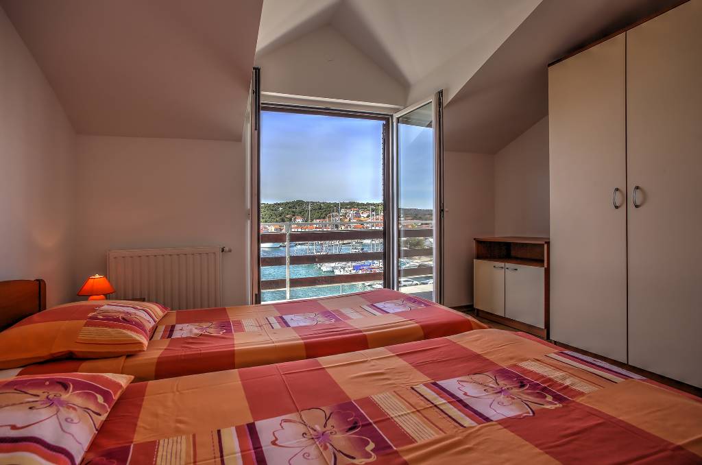 Schlafzimmer mit Balkon - App. Nr. 5