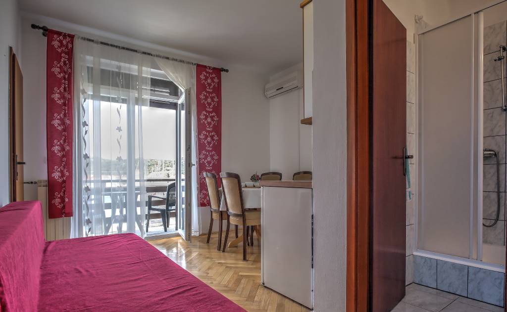 Wohnzimmer & Küche mit Balkon - Blick zum Haffen- App. Nr. 1
