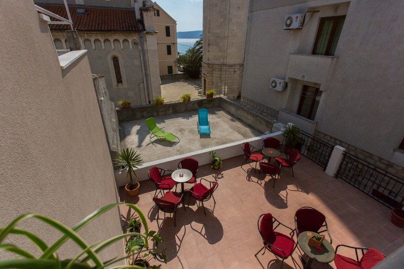 Terrasse im ersten Stock unseres Hauses und alle Mieter können nome verwenden