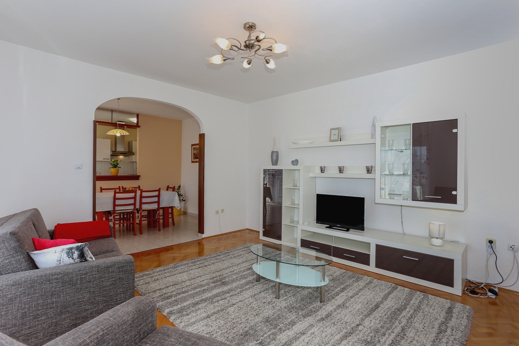 Das Wohnzimmer und Esszimmer