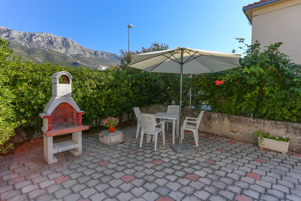 Barbecue, Gartenmöbel