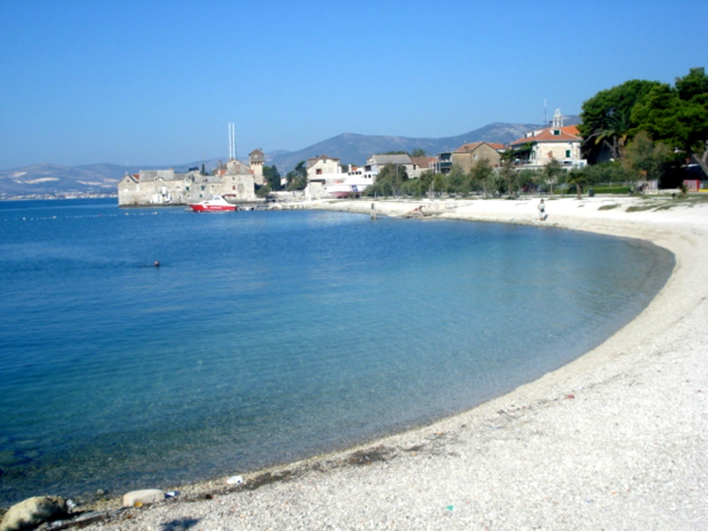 Strand mit Kastilac Hintergrund