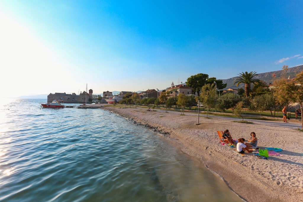 Strand mit Kastilac Hintergrund