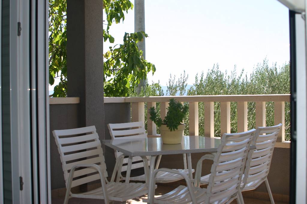 Balkon, im ersten Stock