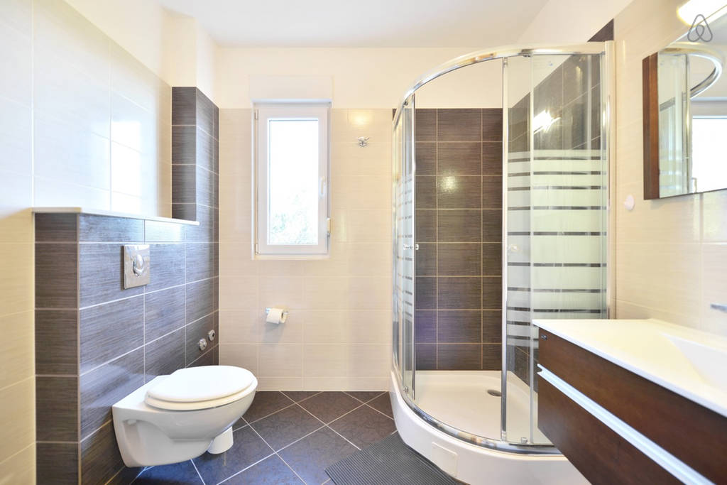 im ersten Stock, Bad mit WC