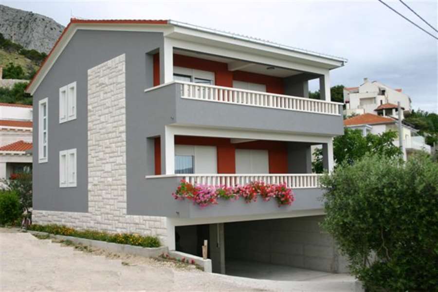 Haus mit zwei Wohnungen, im ersten und zweiten Stock