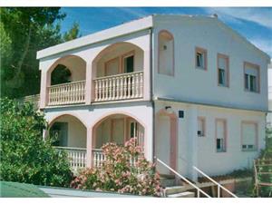 Kuća,dolje je plavi apartman ,a gore na katu je crveni apartman.