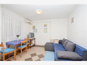 Dnevni boravak ima mogučnost za razvući krevet.