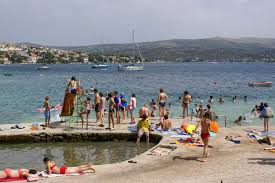 Pješčana plaža koja je udaljena od kuće 40m.