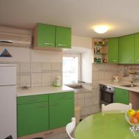 Die Wohnung befindet sich im alten Teil der Stadt namens Veli Varoš, unterhalb der Osthänge des Hügels Marjan, eine Minute zu Fuß vom Meer entfernt