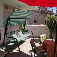 Das Apartment St. Luke liegt in einer ruhigen und friedlichen Gegend ohne Verkehrslärm. Die Wohnung befindet sich im 1. Stock eines Steinhauses und ve