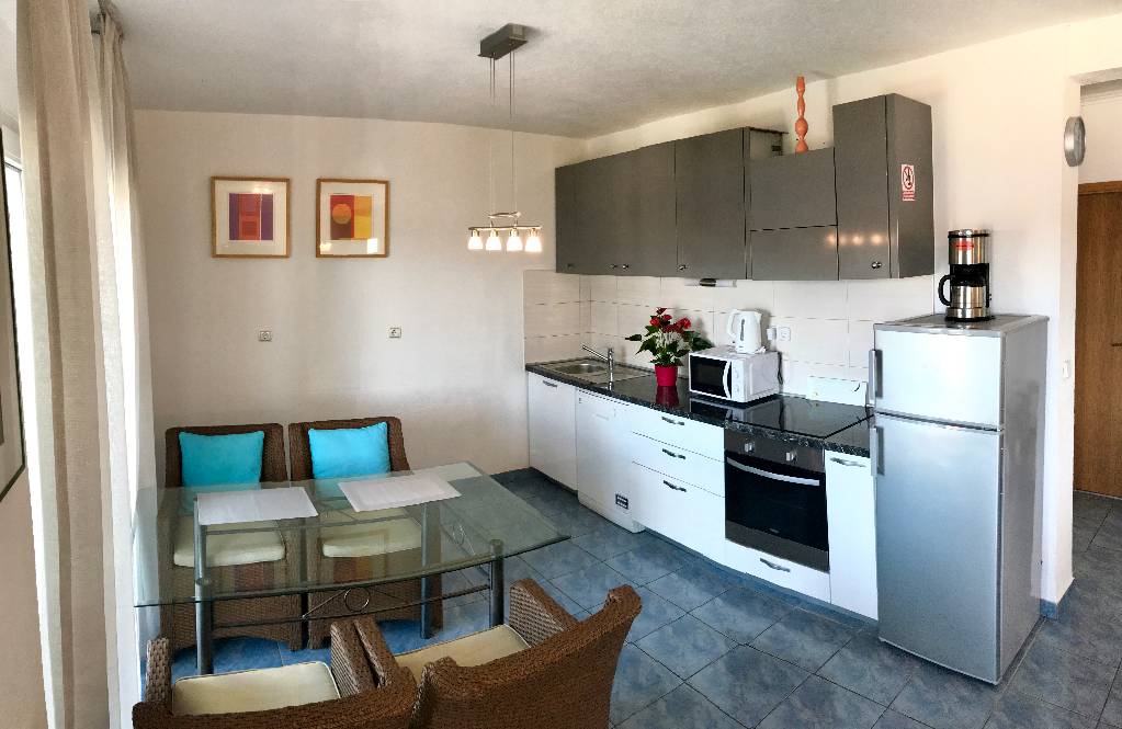 Küche mit Essbereich