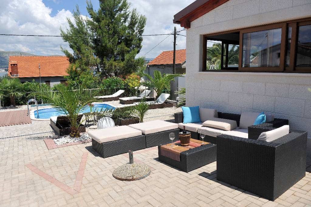 Ecksitz im freien am Pool