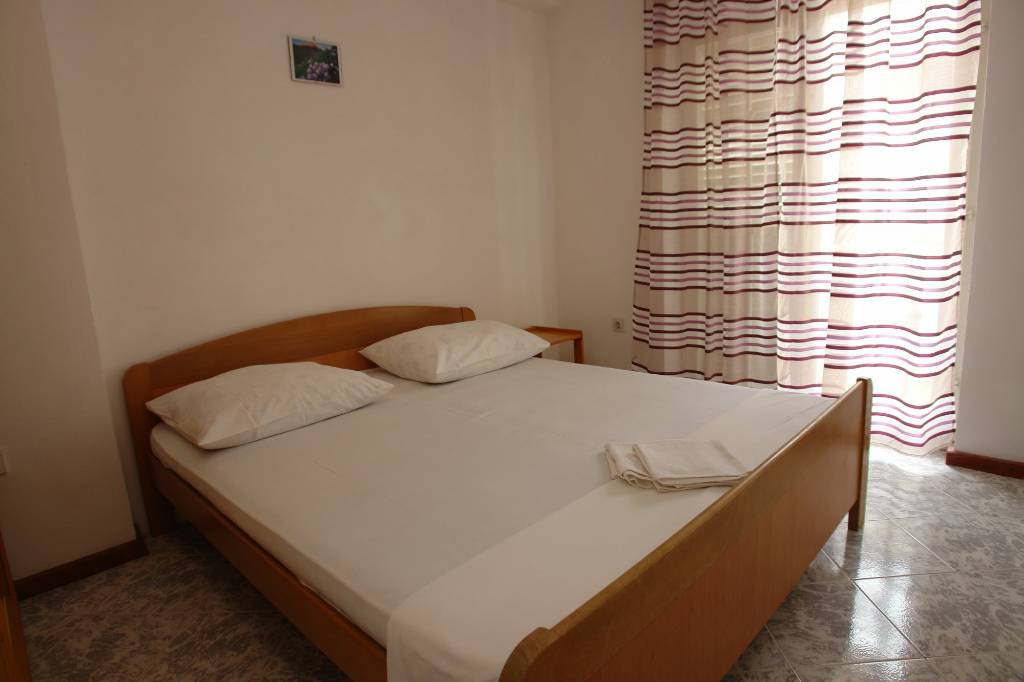 Zweibettzimmer mit Balkon