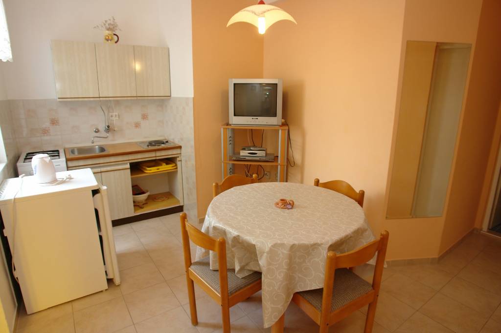 Küche und Esszimmer