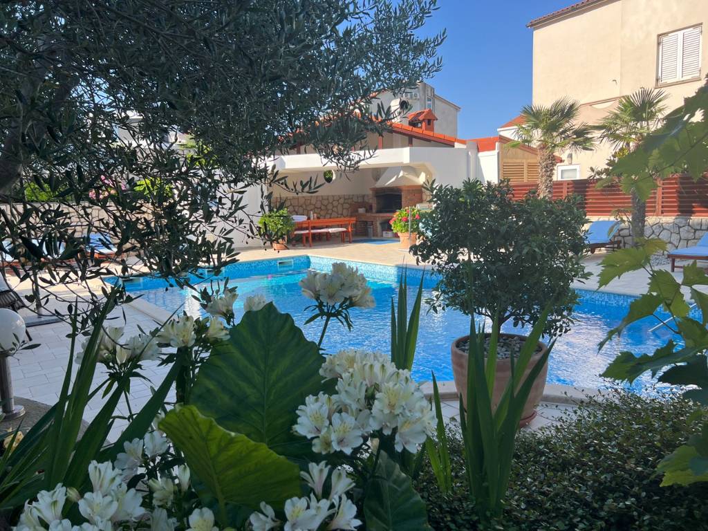 Familienapartment mit Pool in Novalja, Insel Pag