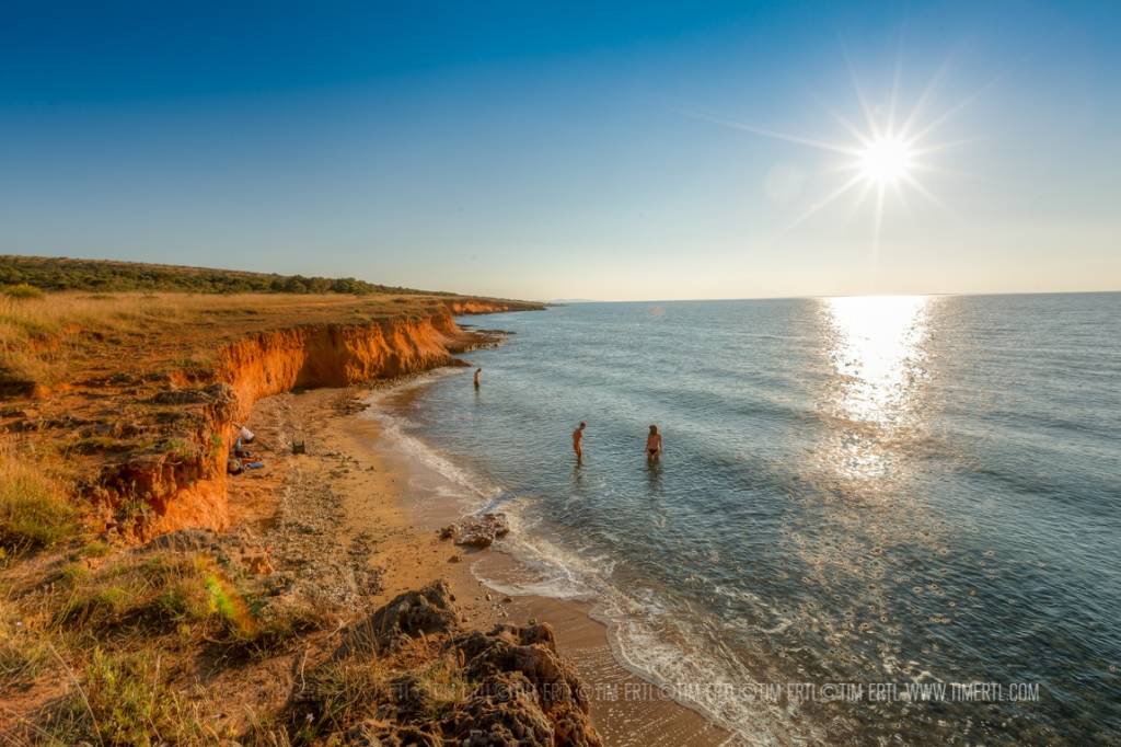 Re rocks, part of island