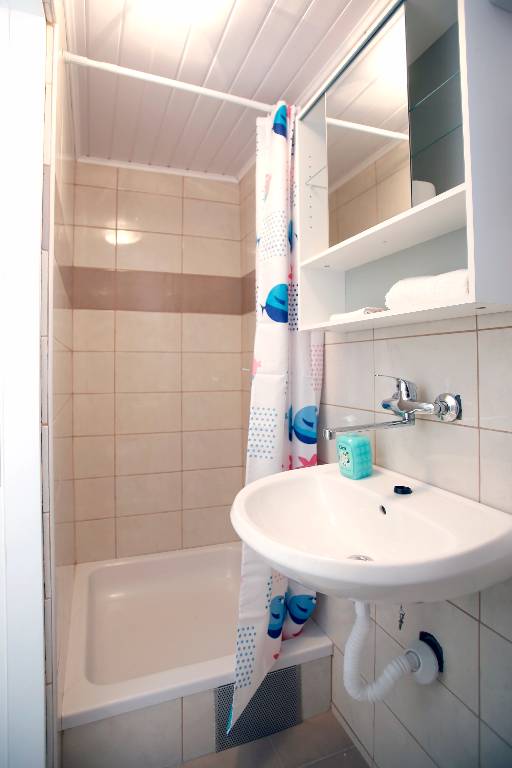 Badezimmer und Toilette